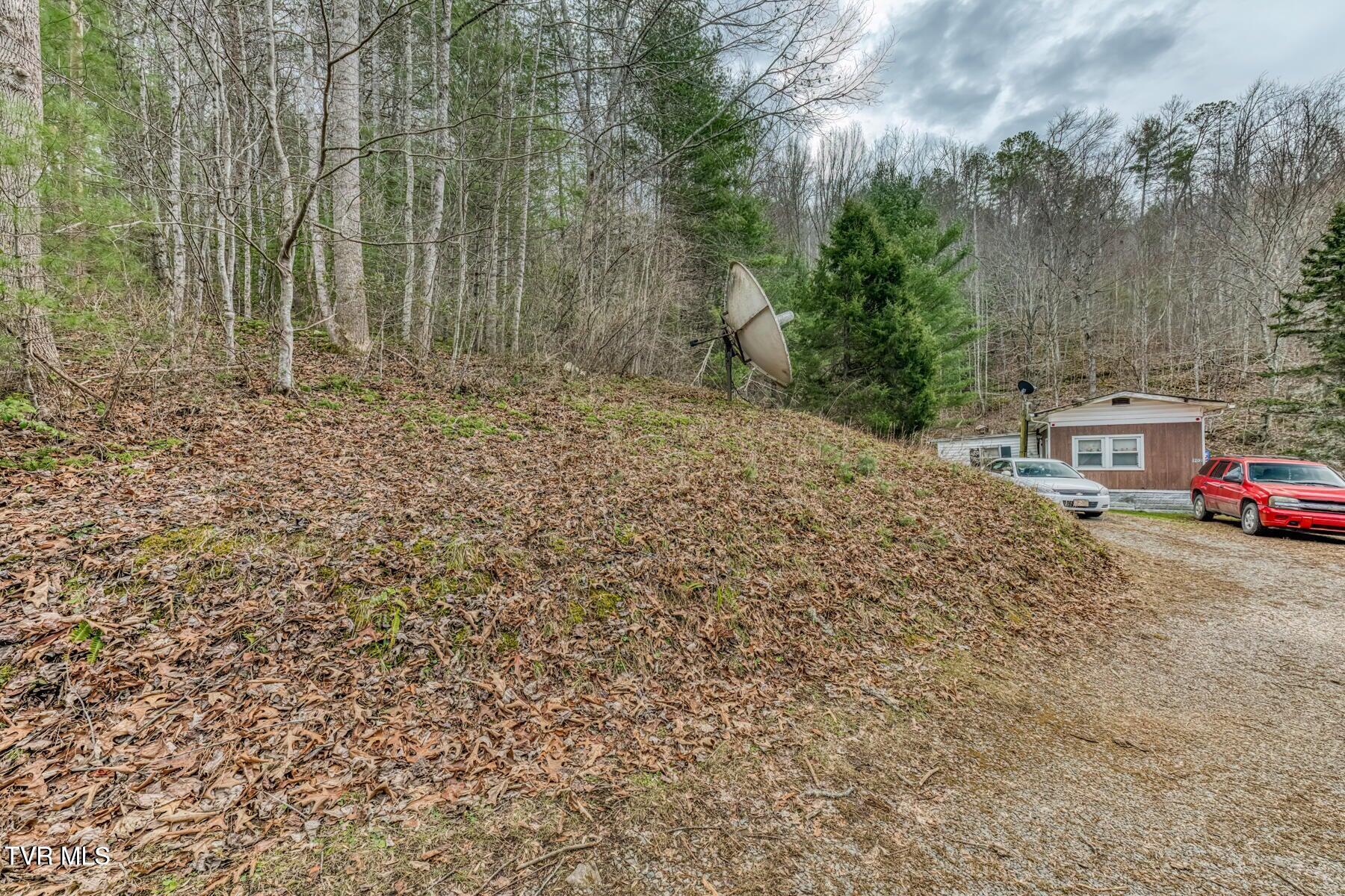 902 R D Campbell Road Butler, TN 37640 - Photo 9 of 18 20251222225345319240000000-o