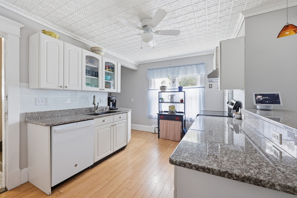 51-53 Ridgewood Avenue Holyoke, MA 01040 - Photo 13 of 42