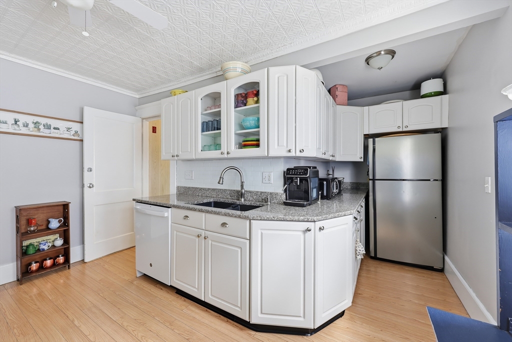 51-53 Ridgewood Avenue Holyoke, MA 01040 - Photo 15 of 42