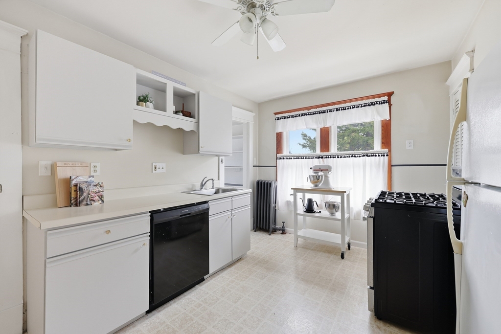 51-53 Ridgewood Avenue Holyoke, MA 01040 - Photo 21 of 42