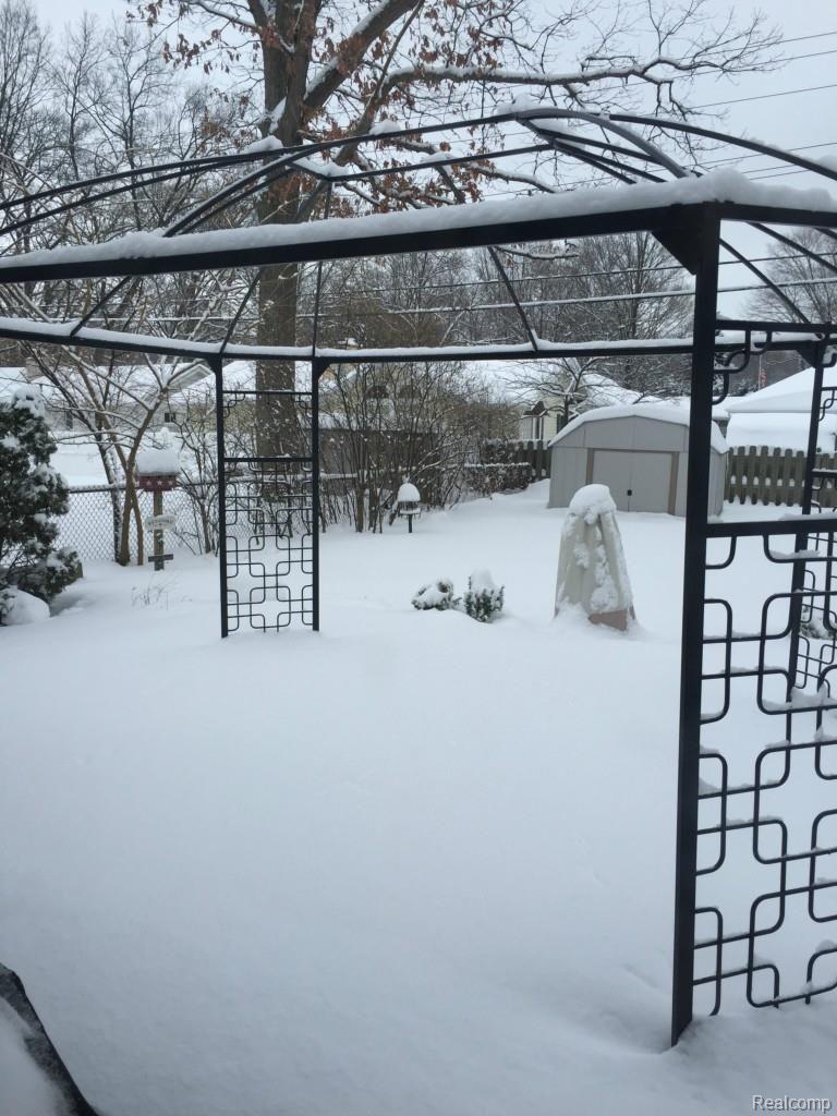 3050 Riverside Drive Port Huron, MI 48060 - Photo 4 of 51 4.jpg