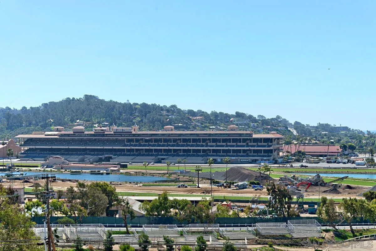 928 Intrepid Court Del Mar, CA 92014 - Photo 20 of 21 a view of a city