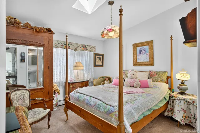 $650,000 | 282 Tamerisk Lane, New Windsor, NY 12553