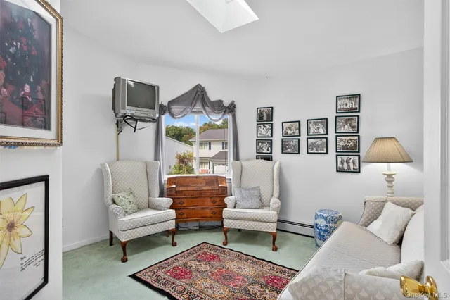 $650,000 | 282 Tamerisk Lane, New Windsor, NY 12553