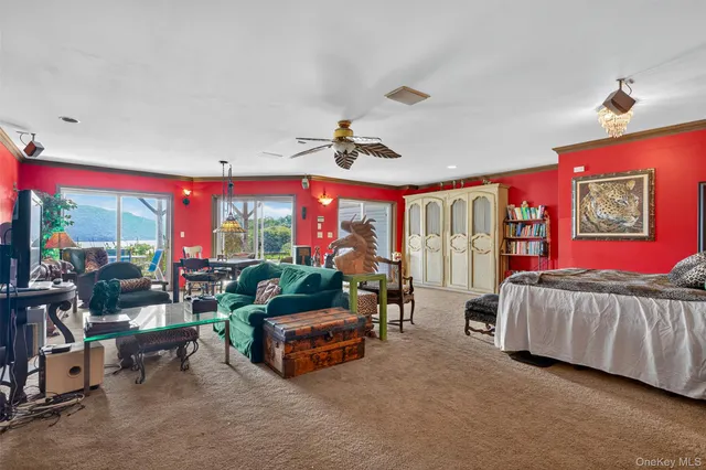 $650,000 | 282 Tamerisk Lane, New Windsor, NY 12553