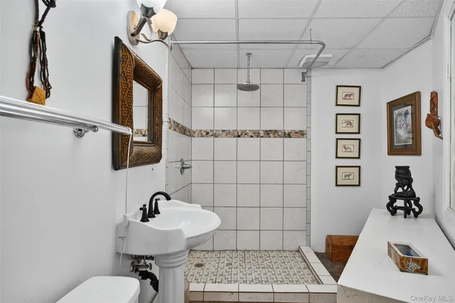 $650,000 | 282 Tamerisk Lane, New Windsor, NY 12553