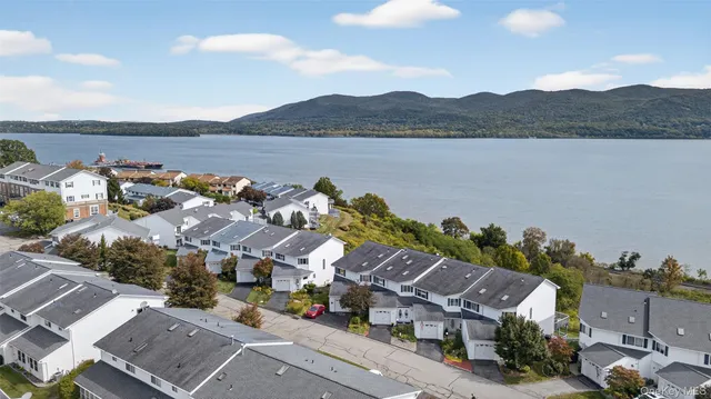 $650,000 | 282 Tamerisk Lane, New Windsor, NY 12553