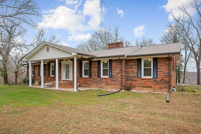 $399,900 | 1385 York Highway, Gainesboro, TN 38562