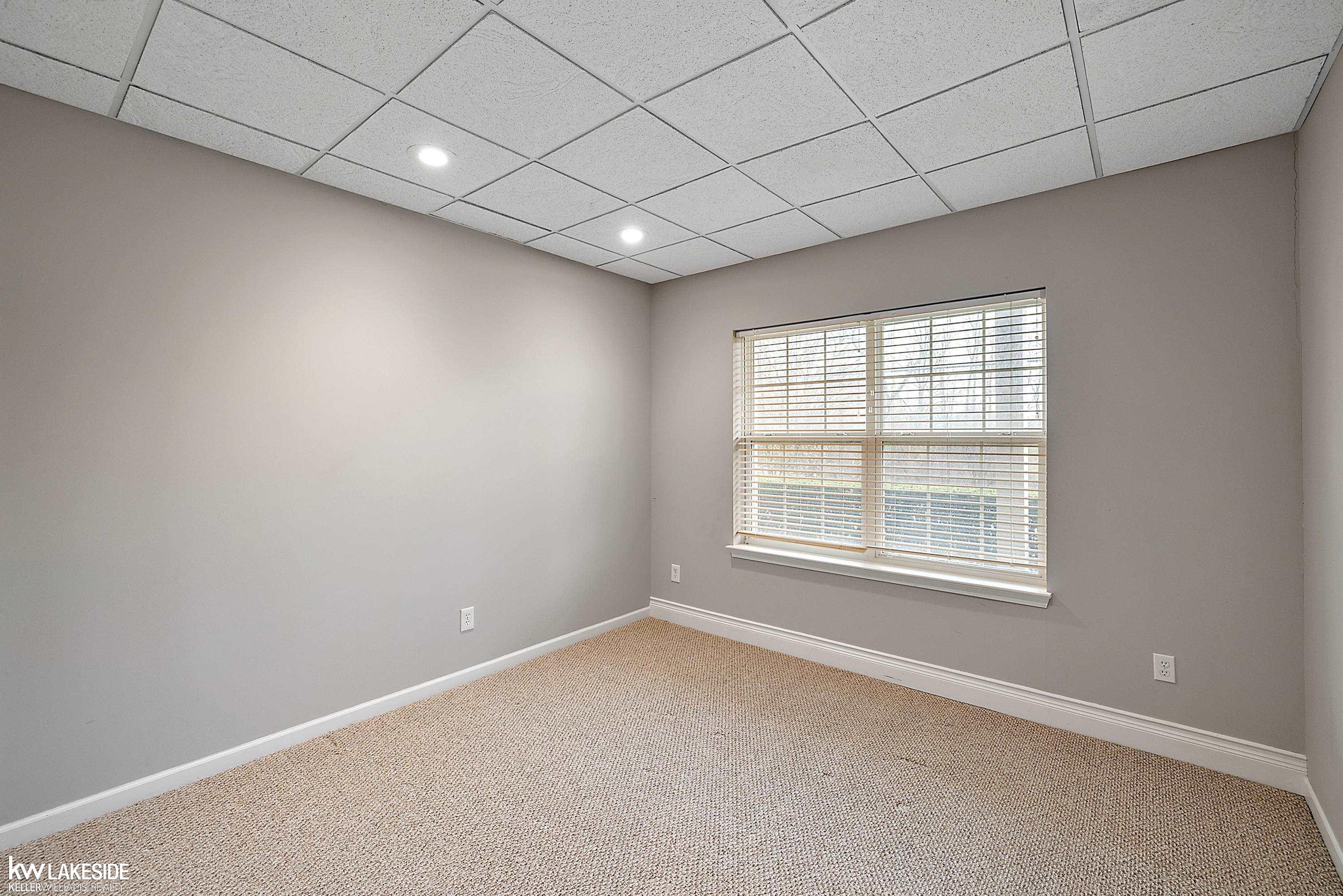 747 East Bluff Court Rochester, MI 48306 - Photo 58 of 79 50138673-1bfda789-fad6-4c3a-b856-e08e2a3ad198.JPG