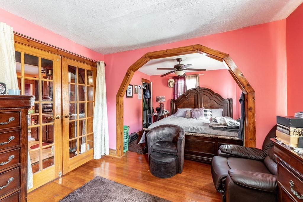 123 Wilber Street Springfield, MA 01104 - Photo 19 of 27 a room with furniture and a window