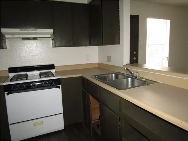 $800 | 4910 Pepper Lane, Unit D, Austin, TX 78744