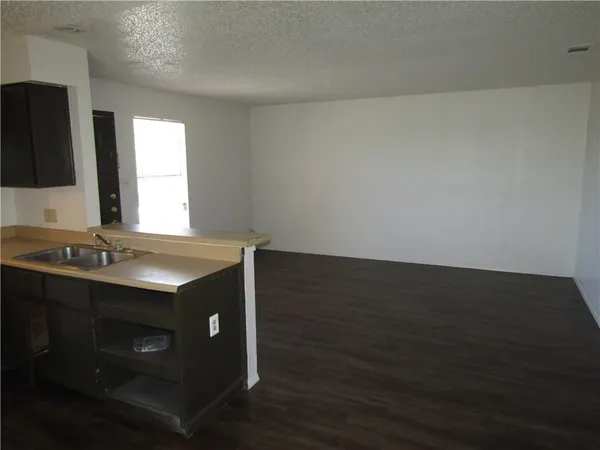 $800 | 4910 Pepper Lane, Unit D, Austin, TX 78744