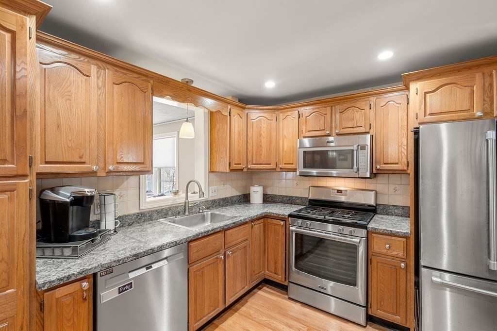 8 Princeton Road Burlington, MA 01803 - Photo 4 of 41 Gallery Image 4