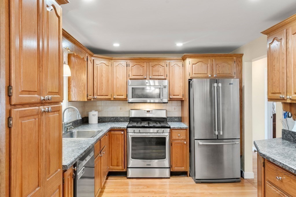8 Princeton Road Burlington, MA 01803 - Photo 5 of 41 Gallery Image 5