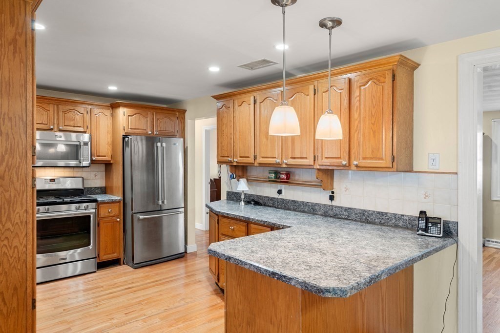 8 Princeton Road Burlington, MA 01803 - Photo 6 of 41 Gallery Image 6