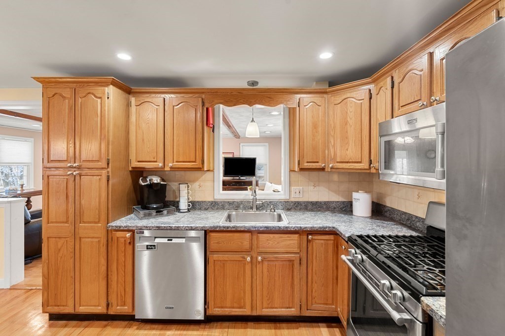 8 Princeton Road Burlington, MA 01803 - Photo 7 of 41 Gallery Image 7