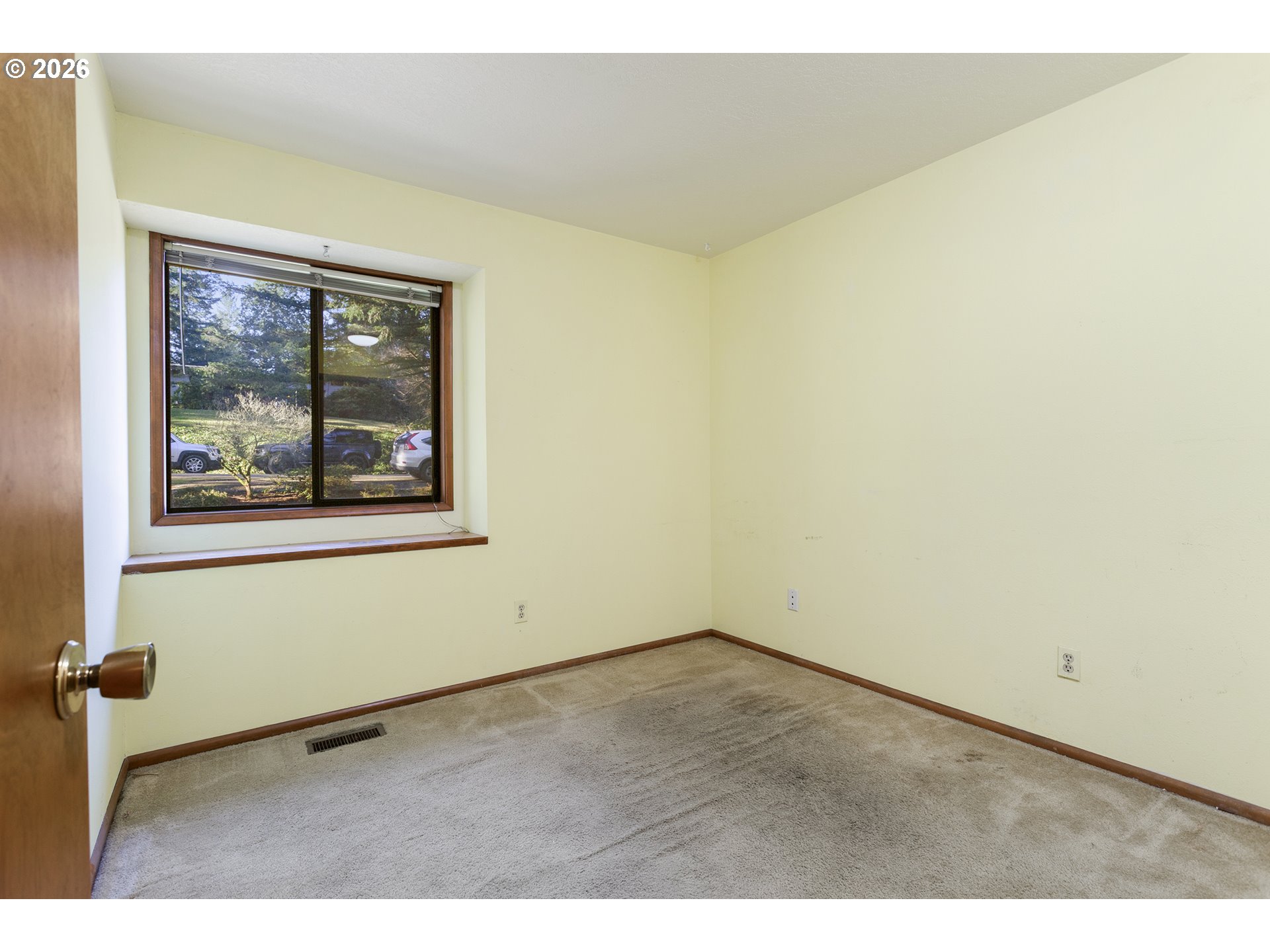 10410 Southwest 25th Avenue Portland, OR 97219 - Photo 35 of 39 an empty room with a window