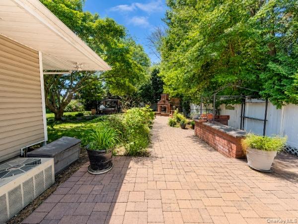 21 Kevin Road Commack, NY 11725 - Photo 3 of 21