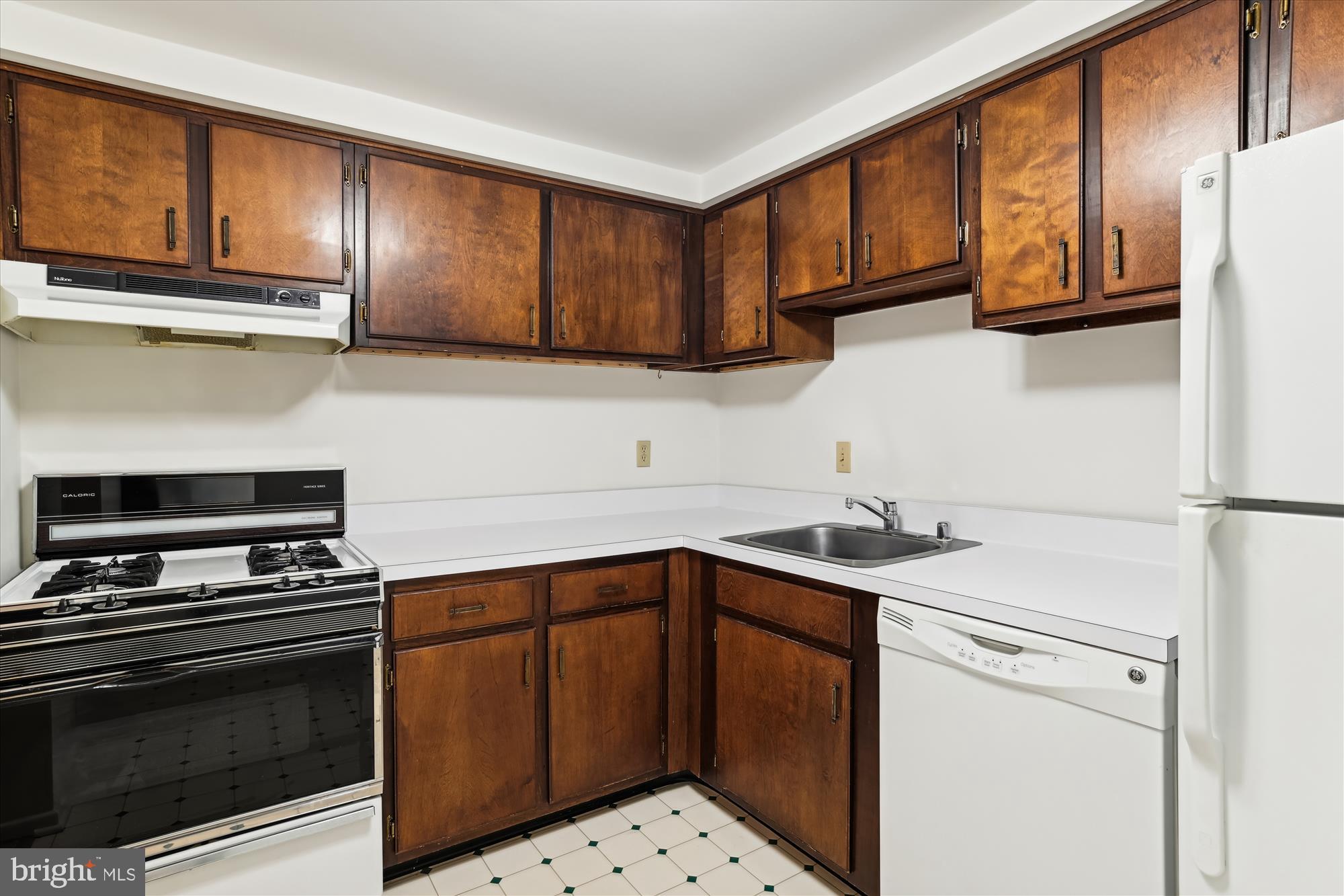 2570 Riva Road, Unit 15C Annapolis, MD 21401 - Photo 11 of 33 Kitchen