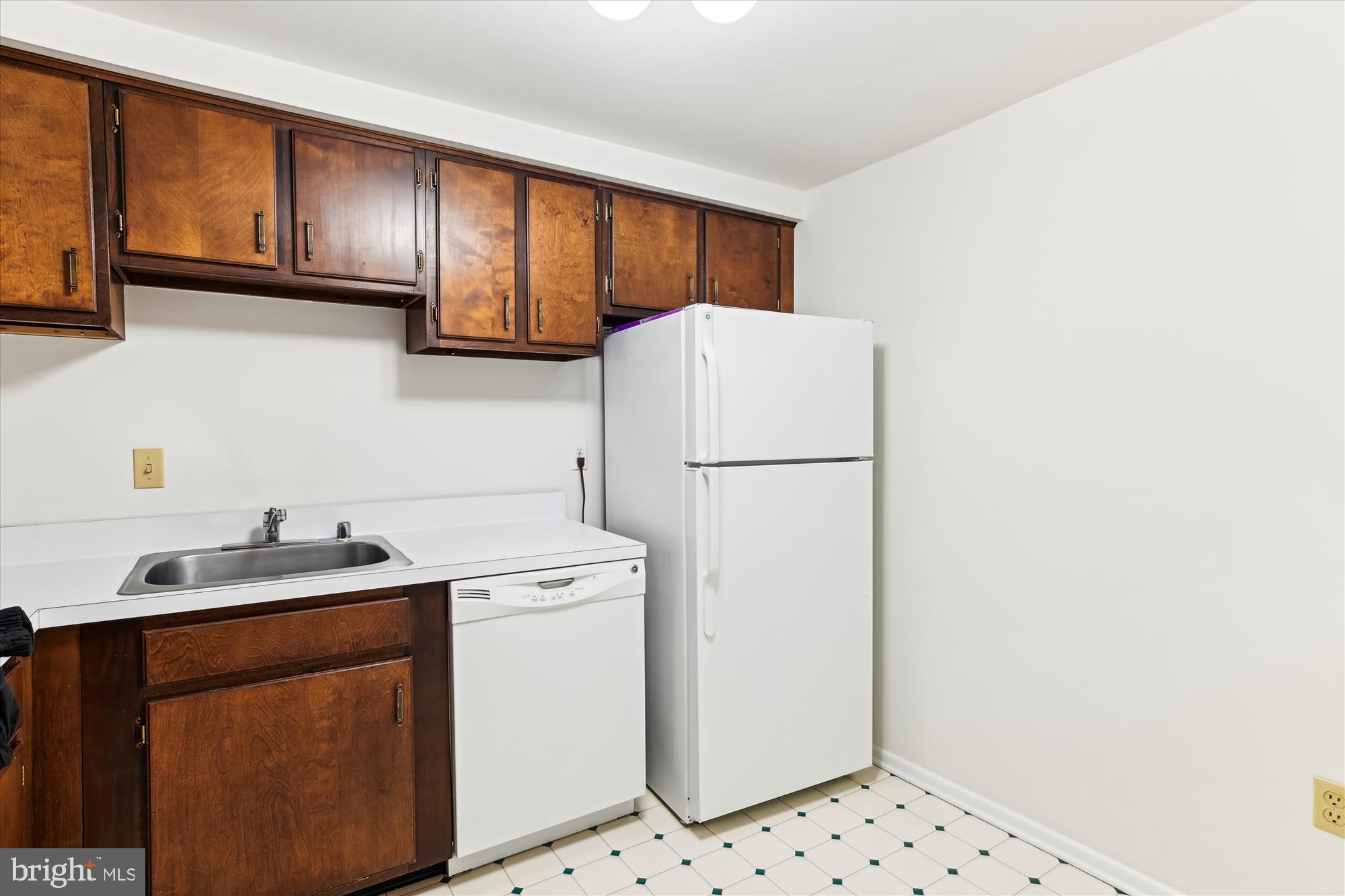 2570 Riva Road, Unit 15C Annapolis, MD 21401 - Photo 13 of 33 Kitchen