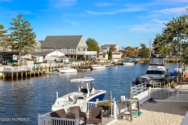 $729,900 | 20 West Navasink Drive, Little Egg Harbor, NJ 08087