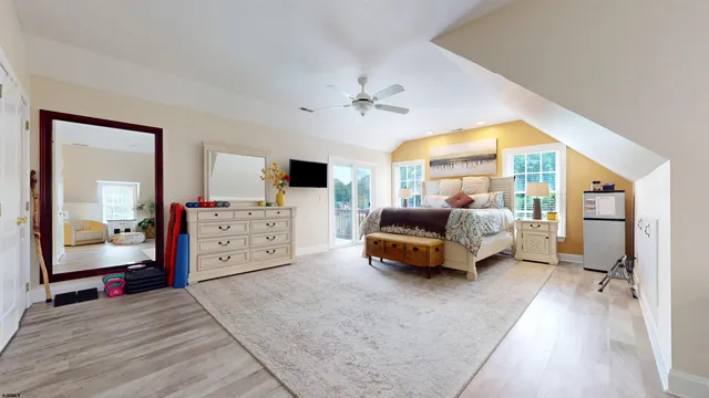 a view of entryway with a flower pot