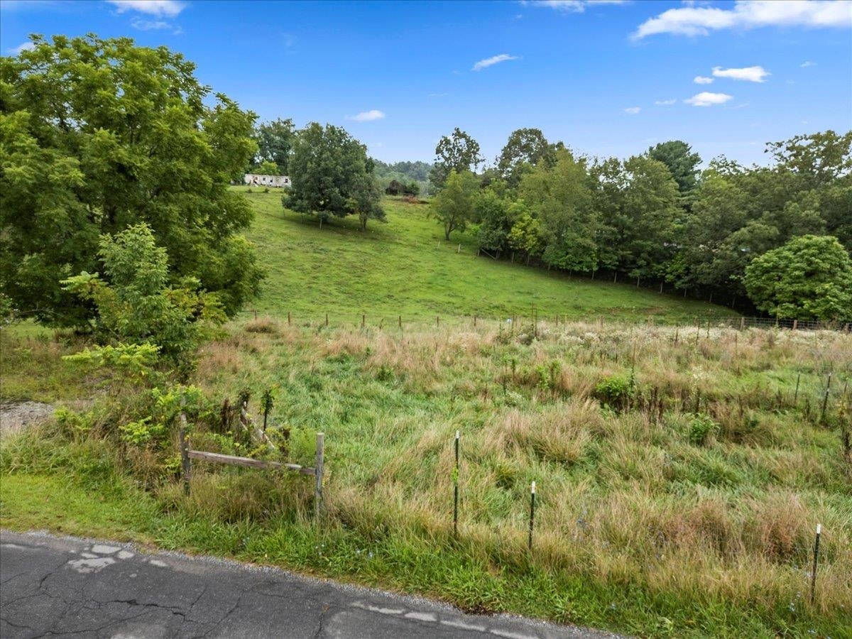 2947 Haynes Road Pulaski, VA 24301 - Photo 37 of 46 Gallery Image 37