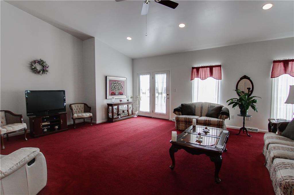15 Revo Road Baldwin, PA 15236 - Photo 4 of 25 Gallery Image 4