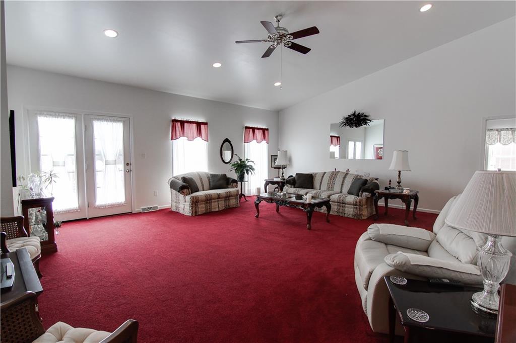 15 Revo Road Baldwin, PA 15236 - Photo 6 of 25 Gallery Image 6