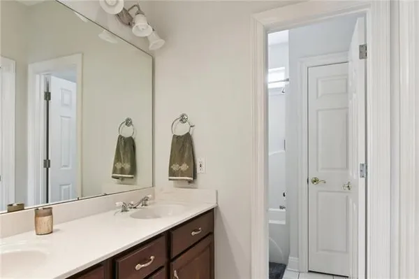 $579,900 | 3501 Lake Kristin Drive, Gretna, LA 70056
