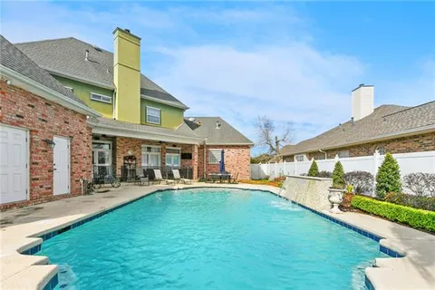 $579,900 | 3501 Lake Kristin Drive, Gretna, LA 70056