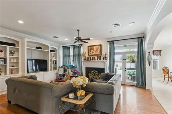 $579,900 | 3501 Lake Kristin Drive, Gretna, LA 70056