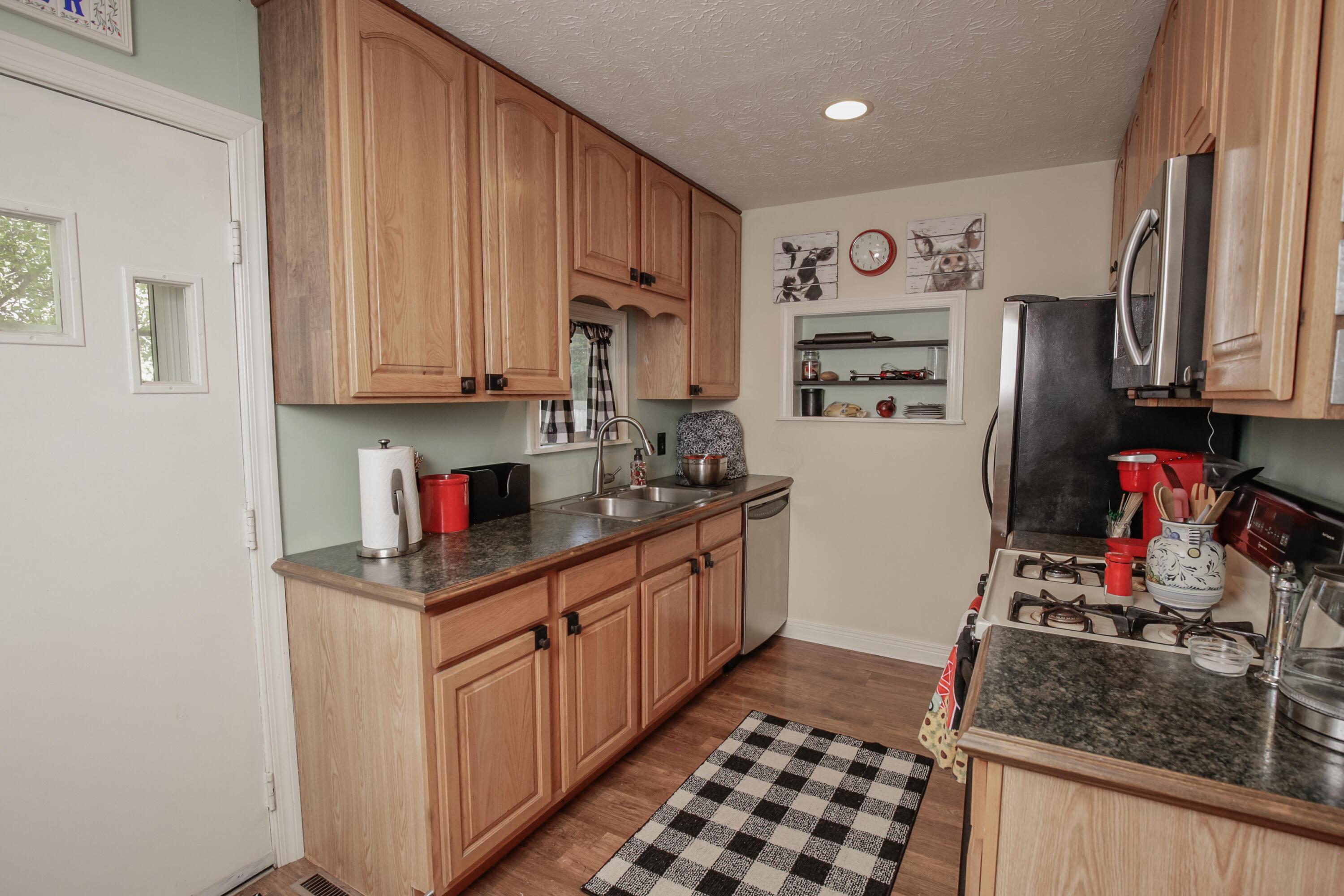 4557 Grimsby Road Columbus, OH 43227 - Photo 9 of 43 Gallery Image 9