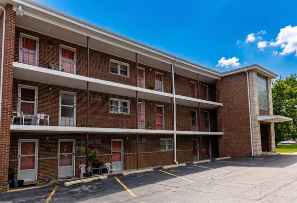 $1,200,000 | 411 North Hicks Road, Palatine, IL 60067