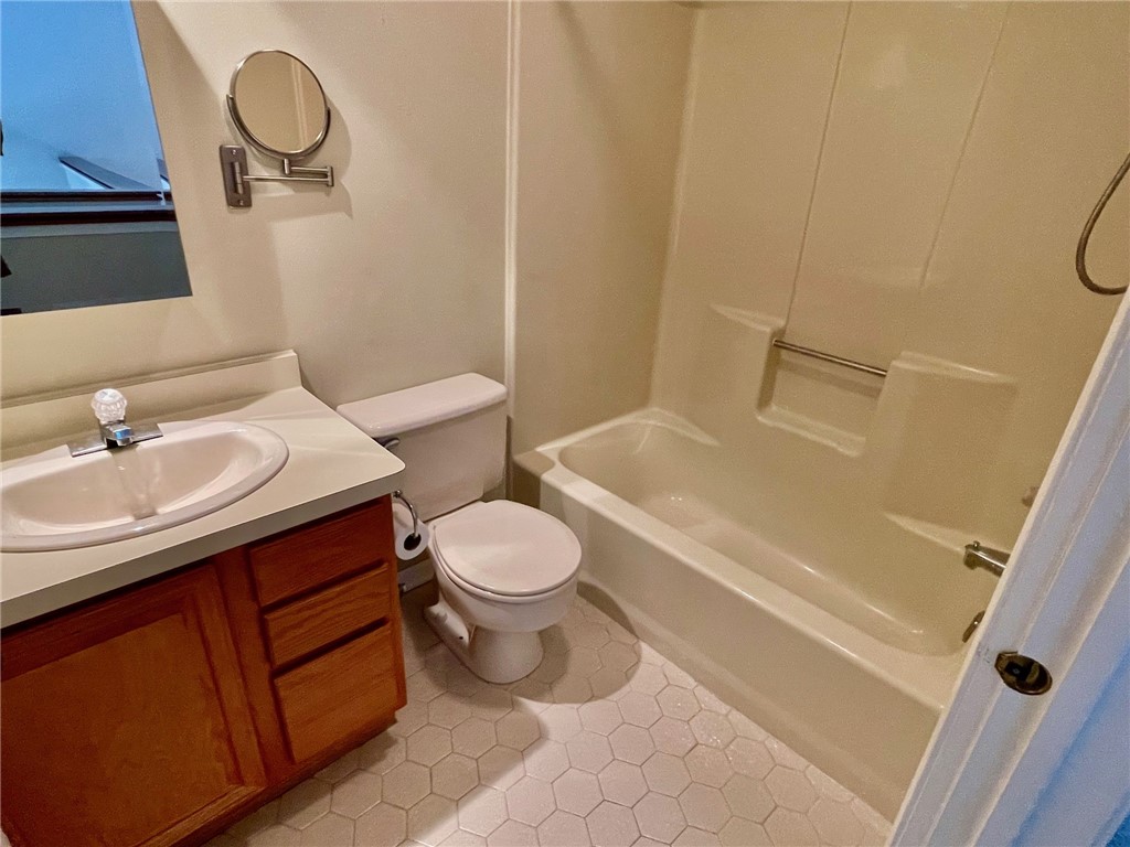 48 Colonial Circle Perinton, NY 14450 - Photo 27 of 50 Main Bathroom