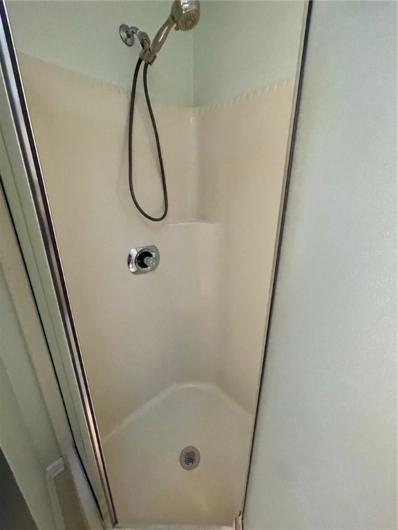 48 Colonial Circle Perinton, NY 14450 - Photo 28 of 50 Primary Bedroom Bathroom