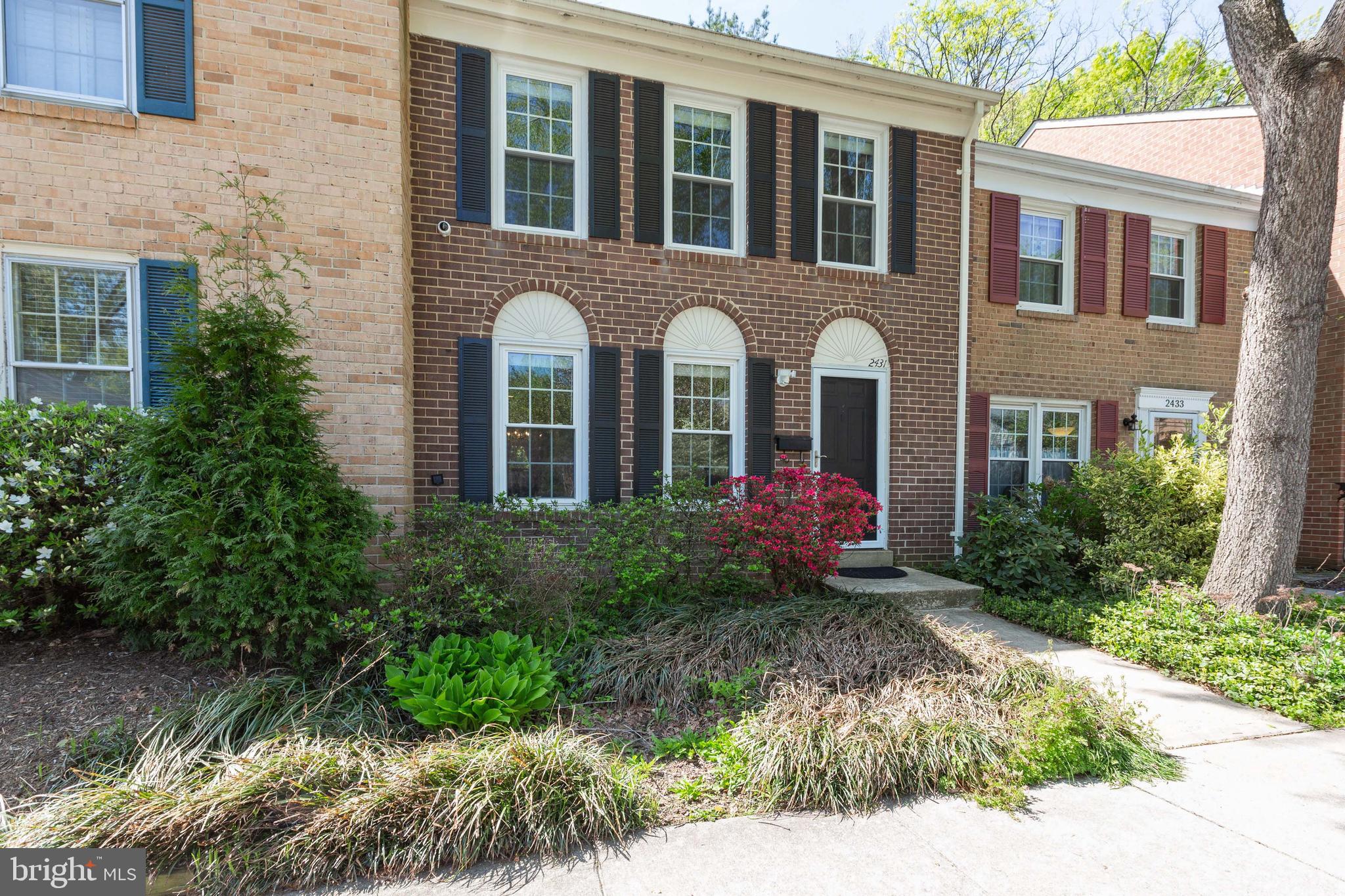 2431 Alsop Court Reston, VA 20191 - Photo 2 of 34 Nicely Landscaped