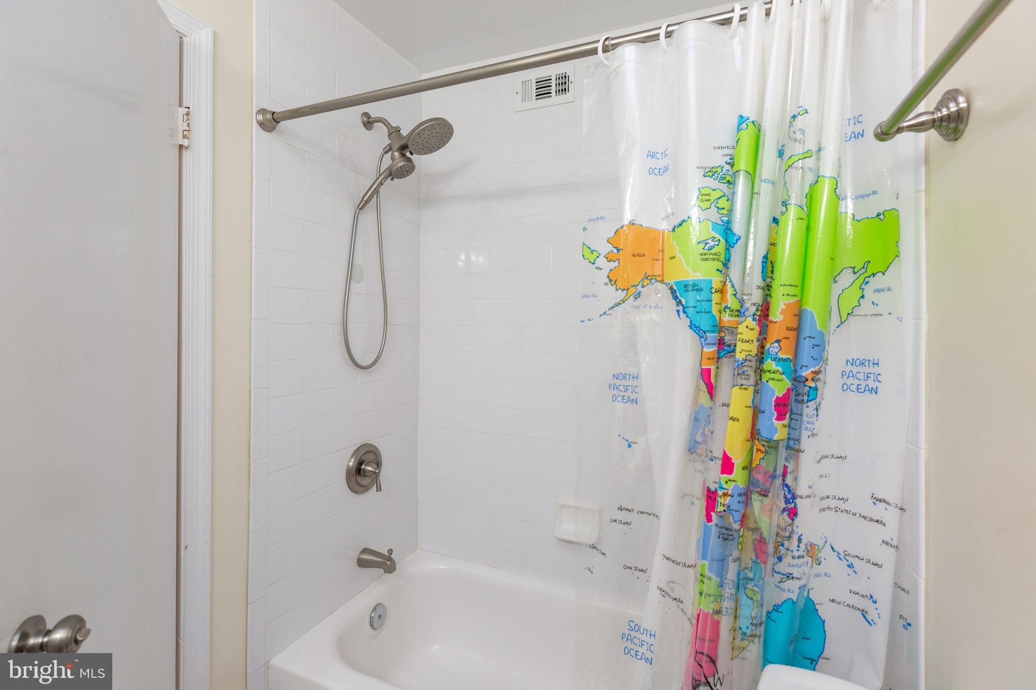 2431 Alsop Court Reston, VA 20191 - Photo 23 of 34 Tub/Shower in Hall Bath