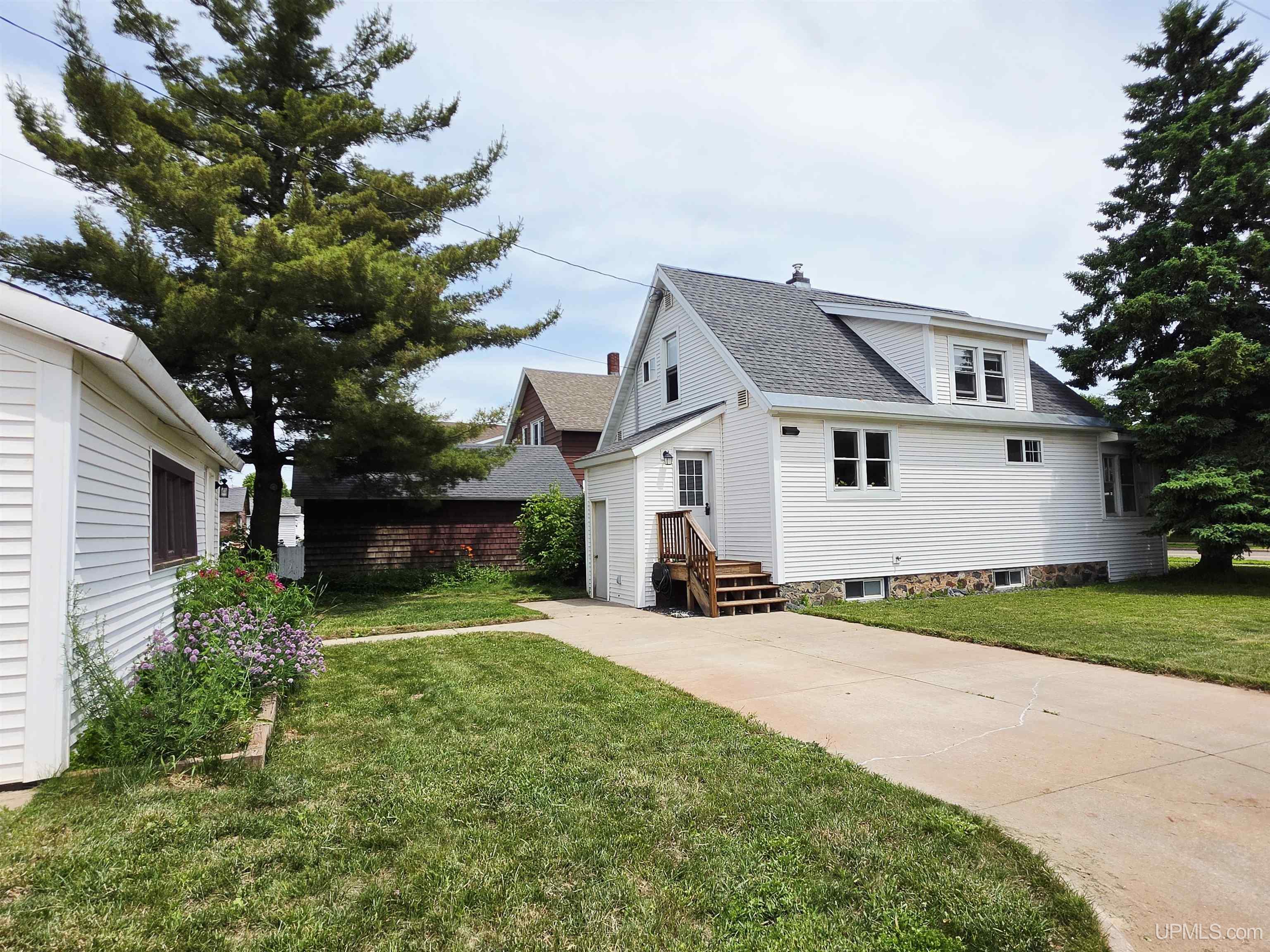 1203 North 3rd Street Ishpeming, MI 49849 - Photo 2 of 39