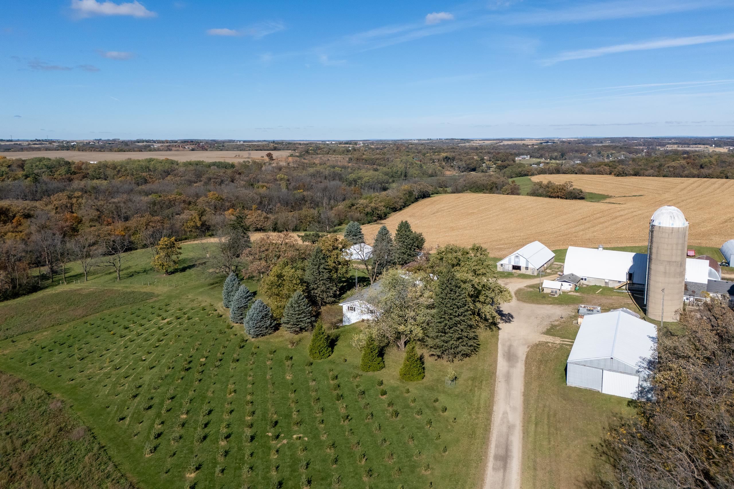 2542 County Rd P Road Verona, WI 53593 - Photo 11 of 103