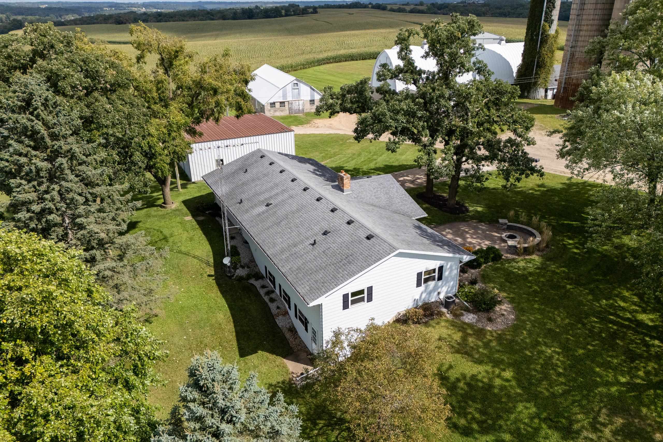 2542 County Rd P Road Verona, WI 53593 - Photo 18 of 103