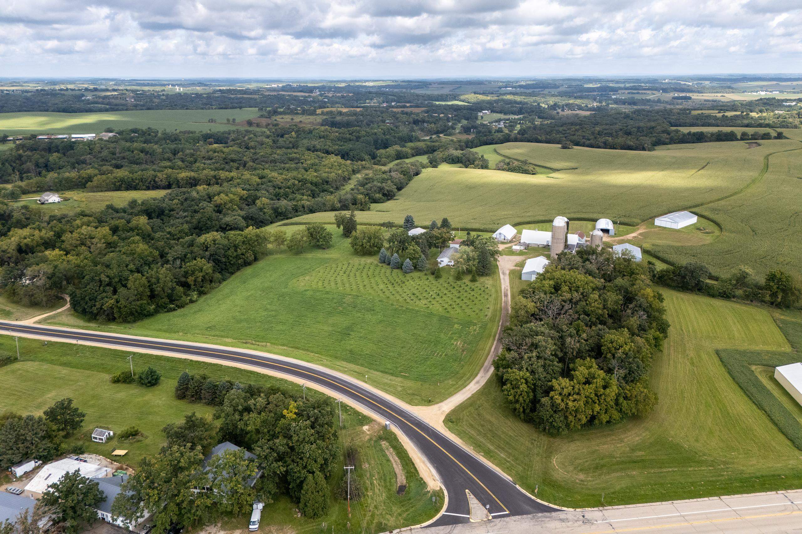 2542 County Rd P Road Verona, WI 53593 - Photo 9 of 89