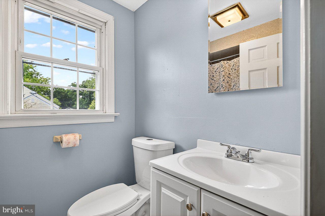118 Bull Run Road Ewing, NJ 08638 - Photo 36 of 43 Bright and airy bathroom retreat.