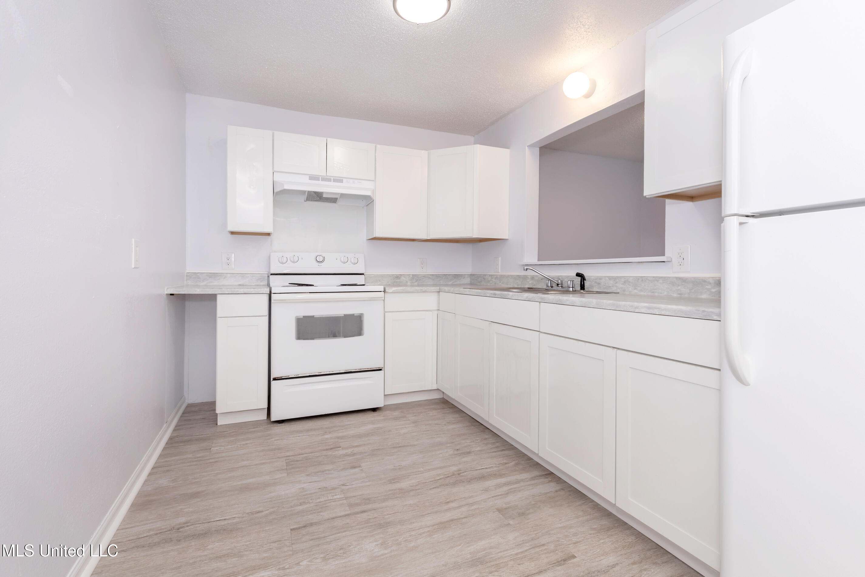 8429 Highway 613, Unit 3 Moss Point, MS 39562 - Photo 25 of 47 IMG_2291