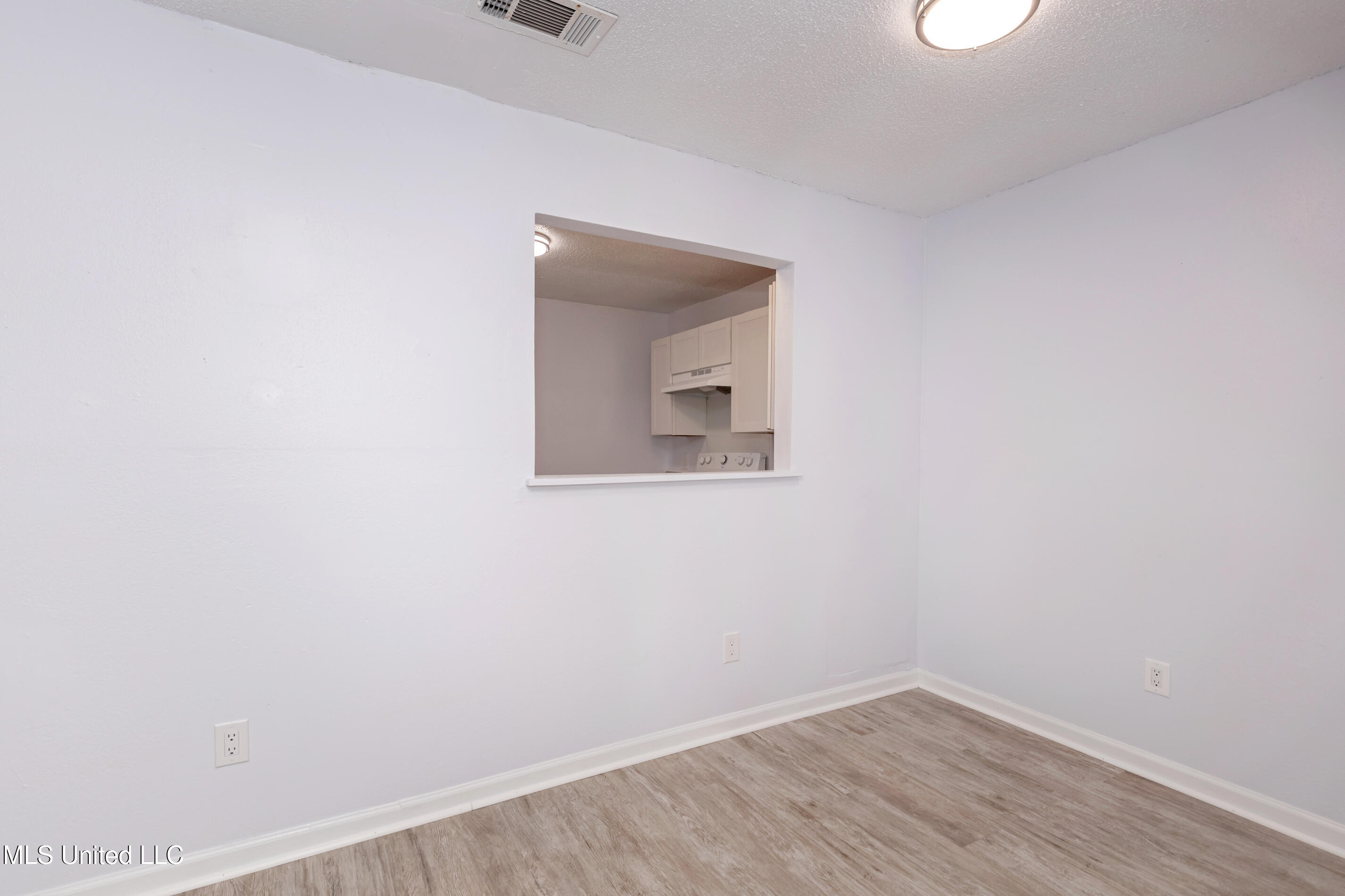 8429 Highway 613, Unit 3 Moss Point, MS 39562 - Photo 35 of 47 IMG_2301