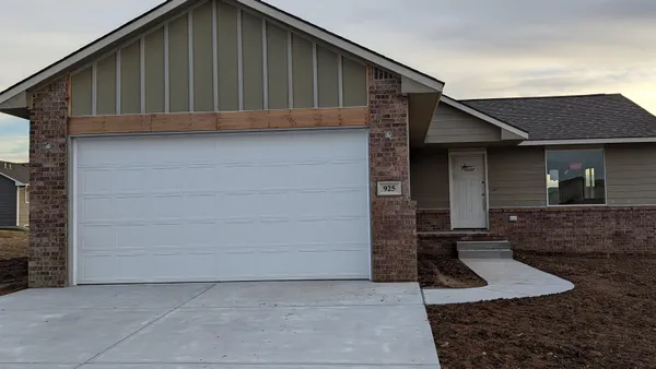 $248,900 | 925 East Bellows Street, Derby, KS 67037