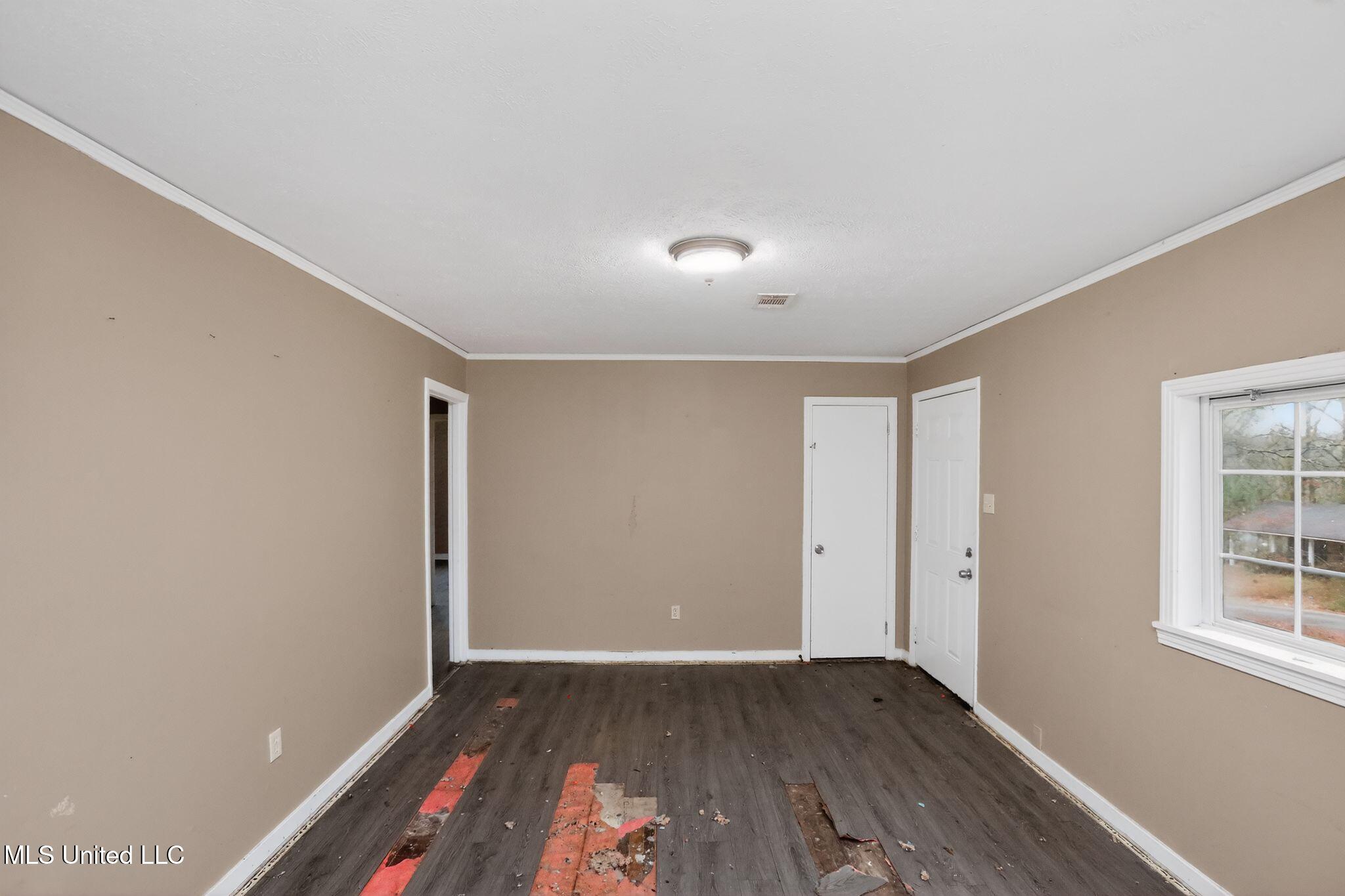 2815 Tara Road Jackson, MS 39212 - Photo 15 of 37 19_2815_Tara_Rd_Jackson_MS_39212-Living_