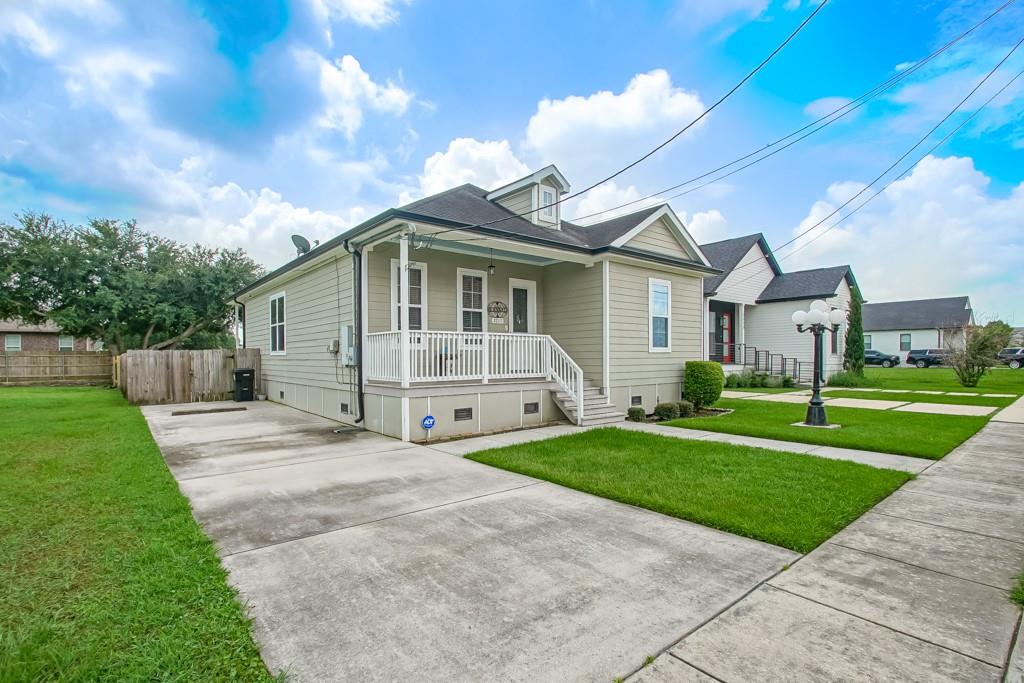 2217 Angela Street Arabi, LA 70032 - Photo 2 of 26