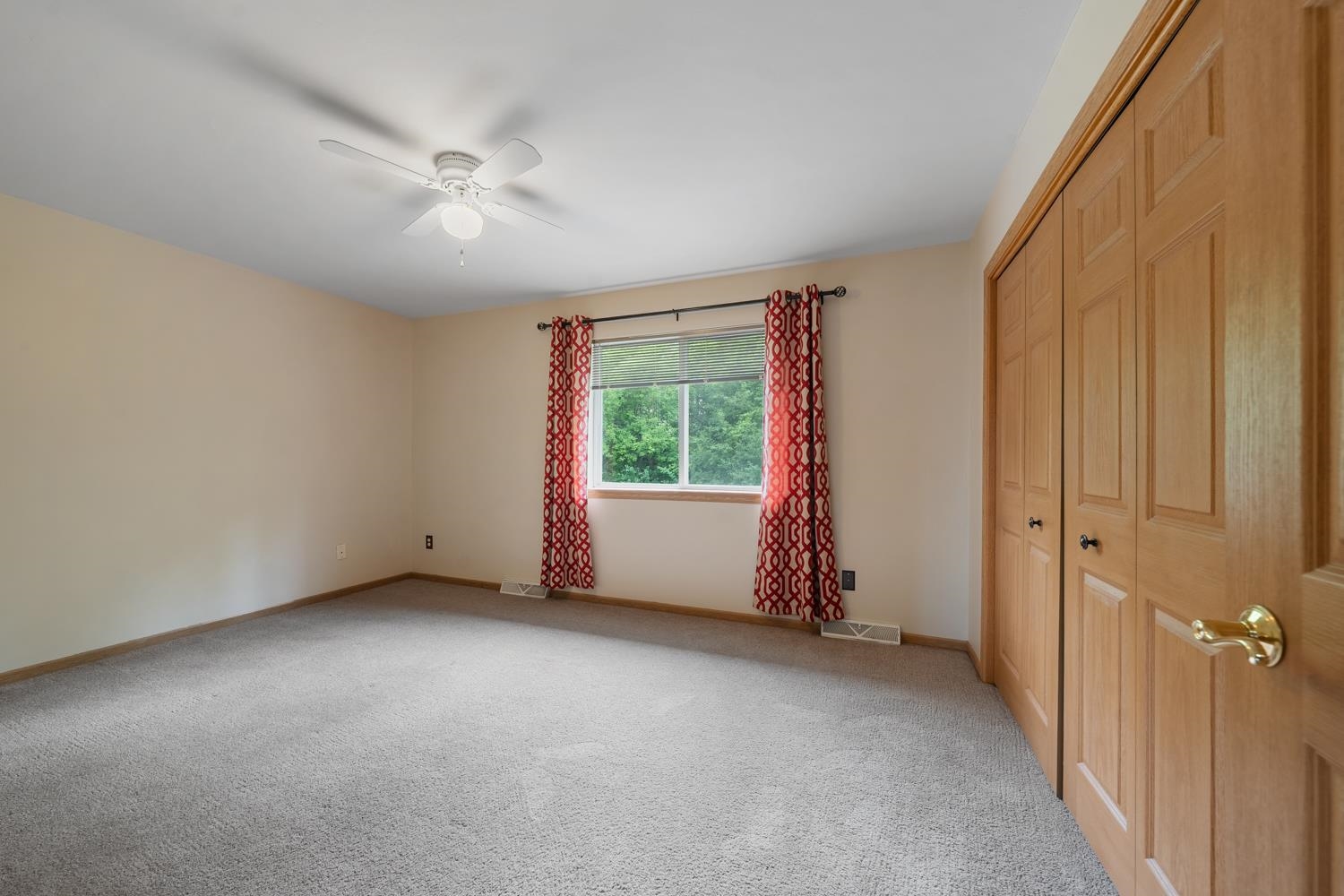 2551 Telluride Trail, Unit F Green Bay, WI 54313 - Photo 16 of 26