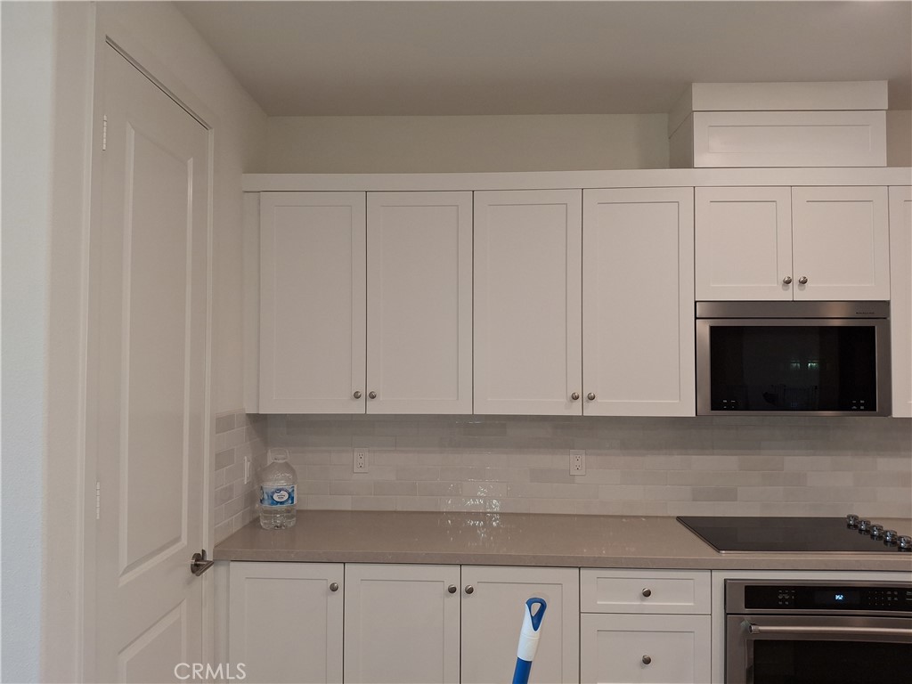 10776 Telegraph Road Ventura, CA 93004 - Photo 11 of 30 Kitchen to the Left
Toward Pantry